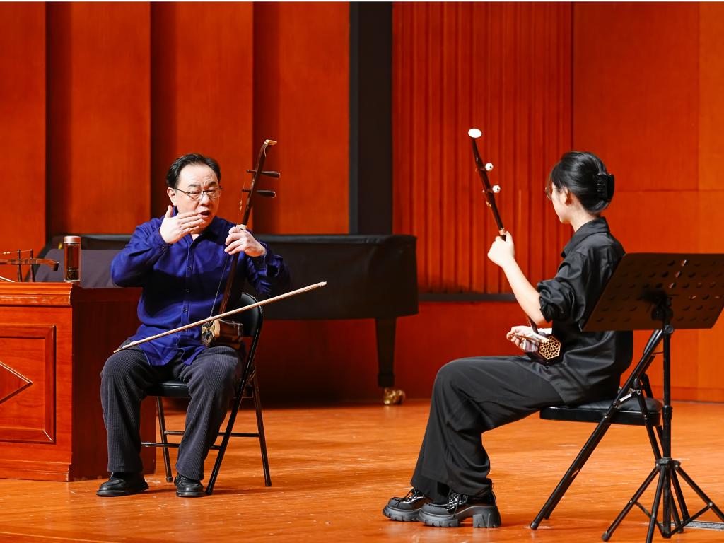 弦上論道 藝傳薪火——張尊連教授津門授藝，以二胡之音傳民族薪火