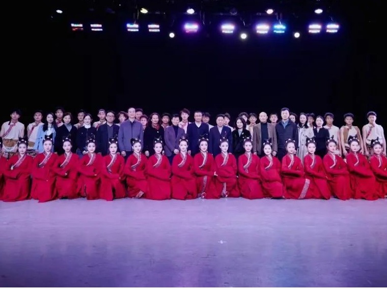 華僑大學校長吳劍平一行到訪我校