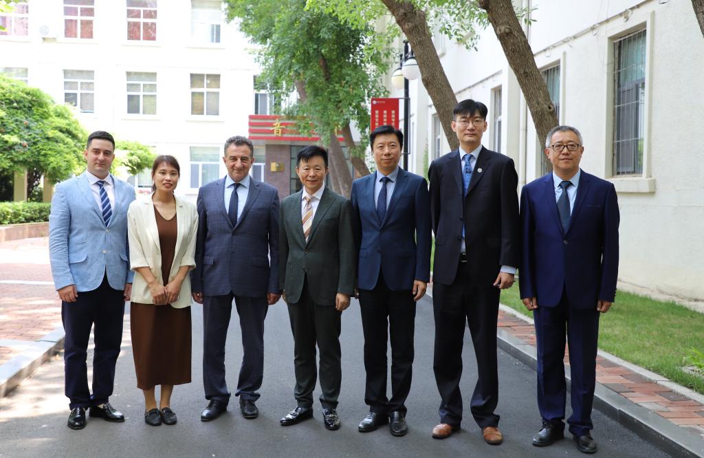 王宏偉會見俄羅斯聯邦克拉斯諾達爾國立文化學院校長曾京一行