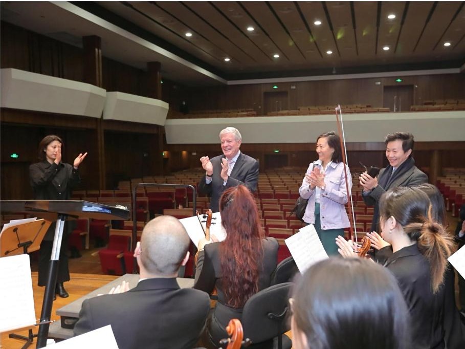 架起音樂之橋 攜手合作前行——紐約茱莉亞學院榮休院長波利希一行來訪我校