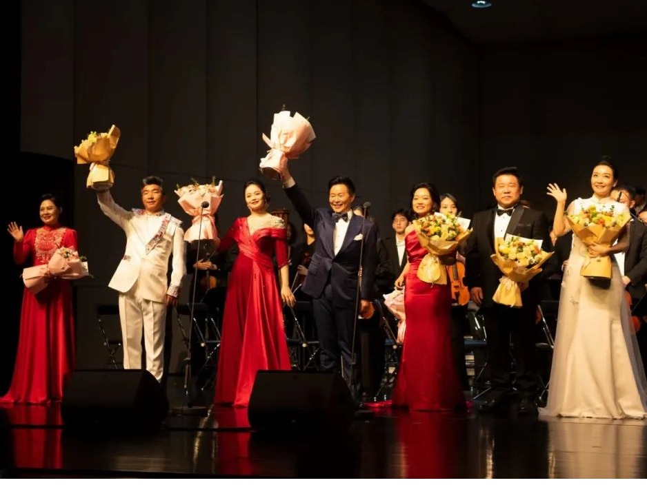 “歌從陜北來(lái)·致敬新時(shí)代”丨天音師生在深圳大劇院唱響福田之夜專(zhuān)場(chǎng)音樂(lè)會(huì)