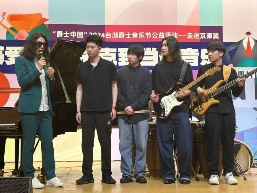 爵士鋼琴家羅寧來(lái)我校做“感受·從巴洛克到當(dāng)代音樂(lè)”專題講演會(huì)