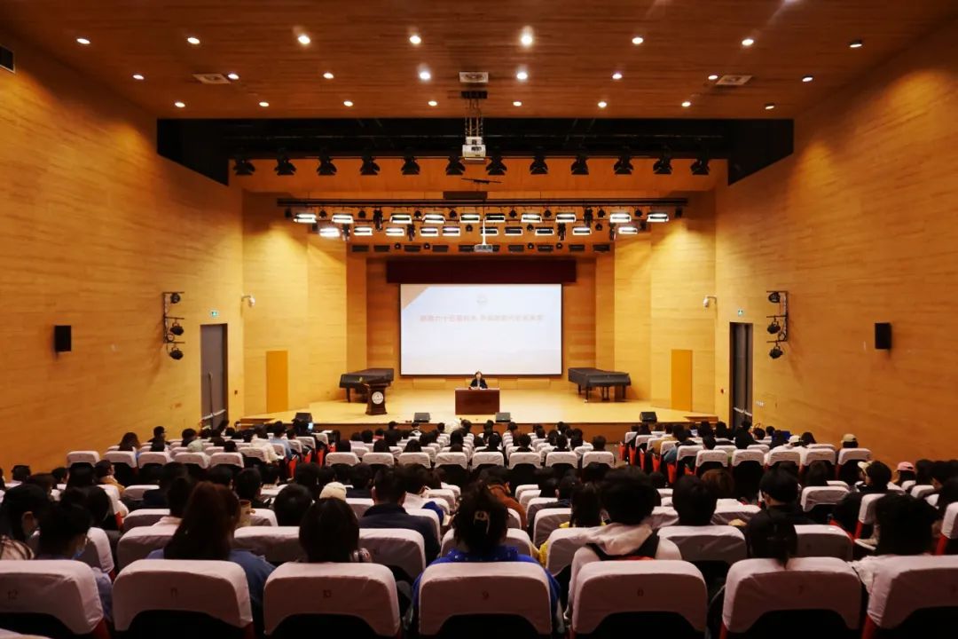 賡續六十五載傳承 爭做新時代優秀青年——校領導為青年師生講授思政課