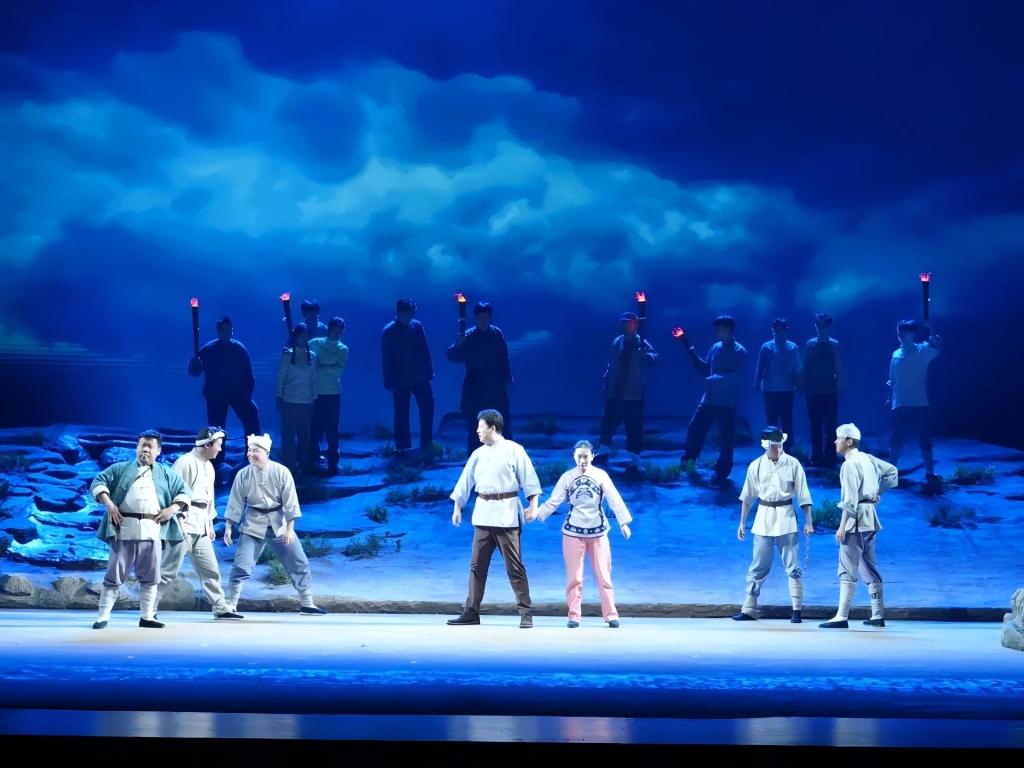 首演倒計(jì)時(shí)3天丨光影之外，精彩之上！天津音樂(lè)學(xué)院民族歌劇《小二黑結(jié)婚》臺(tái)前幕后搶先看！