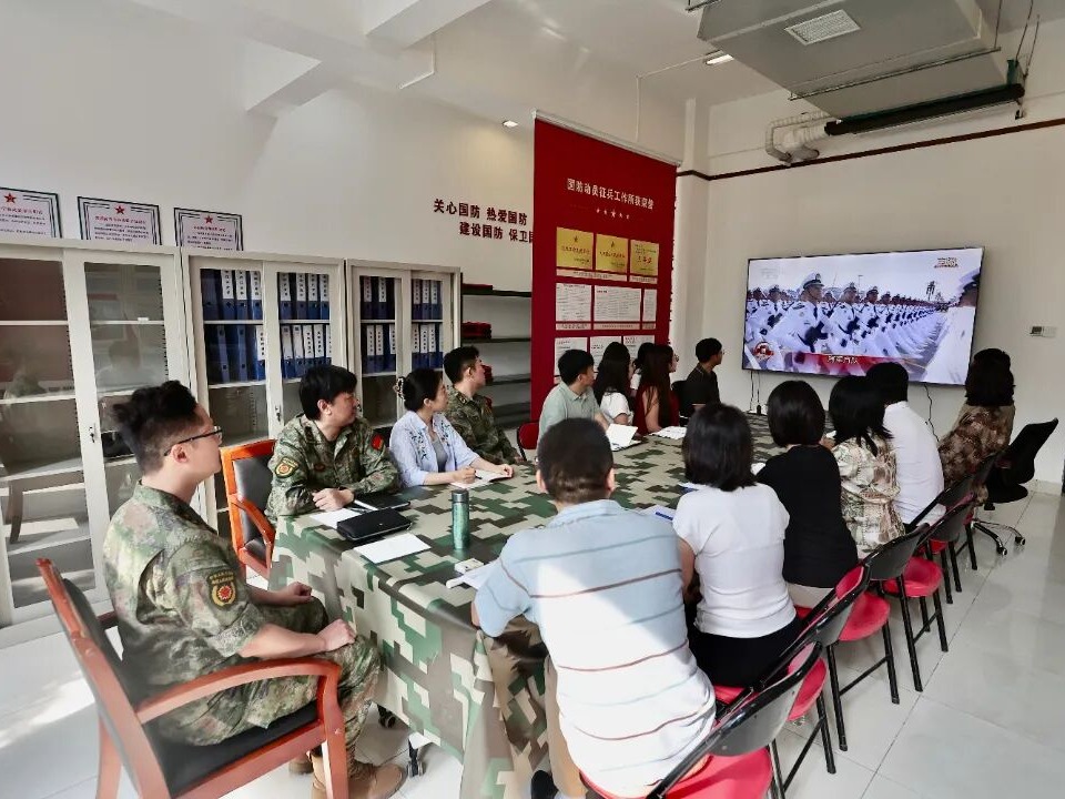 鐵骨踏山河 熱議傳薪火 | 天音青年師生代表集中觀看并熱議紀(jì)念中國人民抗日戰(zhàn)爭暨世界反法西斯戰(zhàn)爭勝利80周年大會(huì)