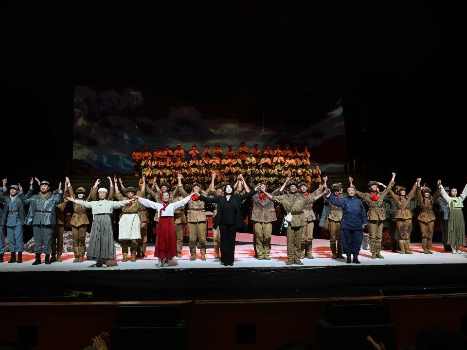 青年歌劇藝術家接力唱響英雄贊歌 民族歌劇《同心結》內蒙古巡演圓滿收官！