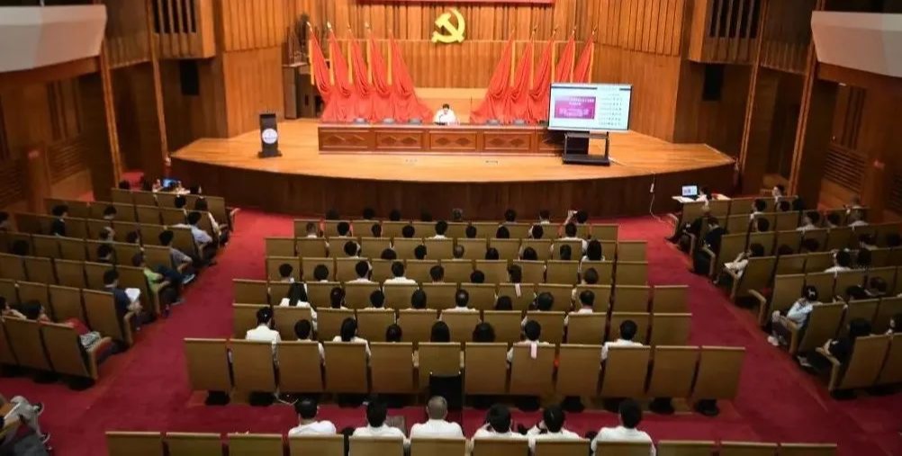 黨委書記王歡講授學習貫徹習近平新時代中國特色社會主義思想主題教育專題黨課