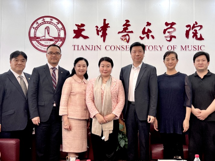 校領(lǐng)導(dǎo)會見施坦威鋼琴亞太有限公司總裁位煒女士一行