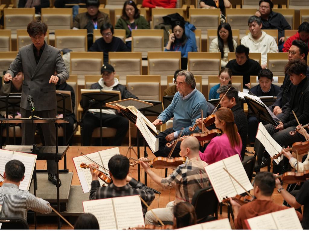 天津音樂學(xué)院青年合唱團(tuán)《鄉(xiāng)村騎士》排練側(cè)記（二）