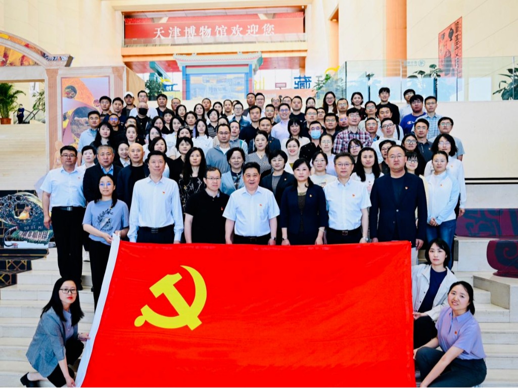 天津音樂學院組織參觀黨紀學習教育專題展覽