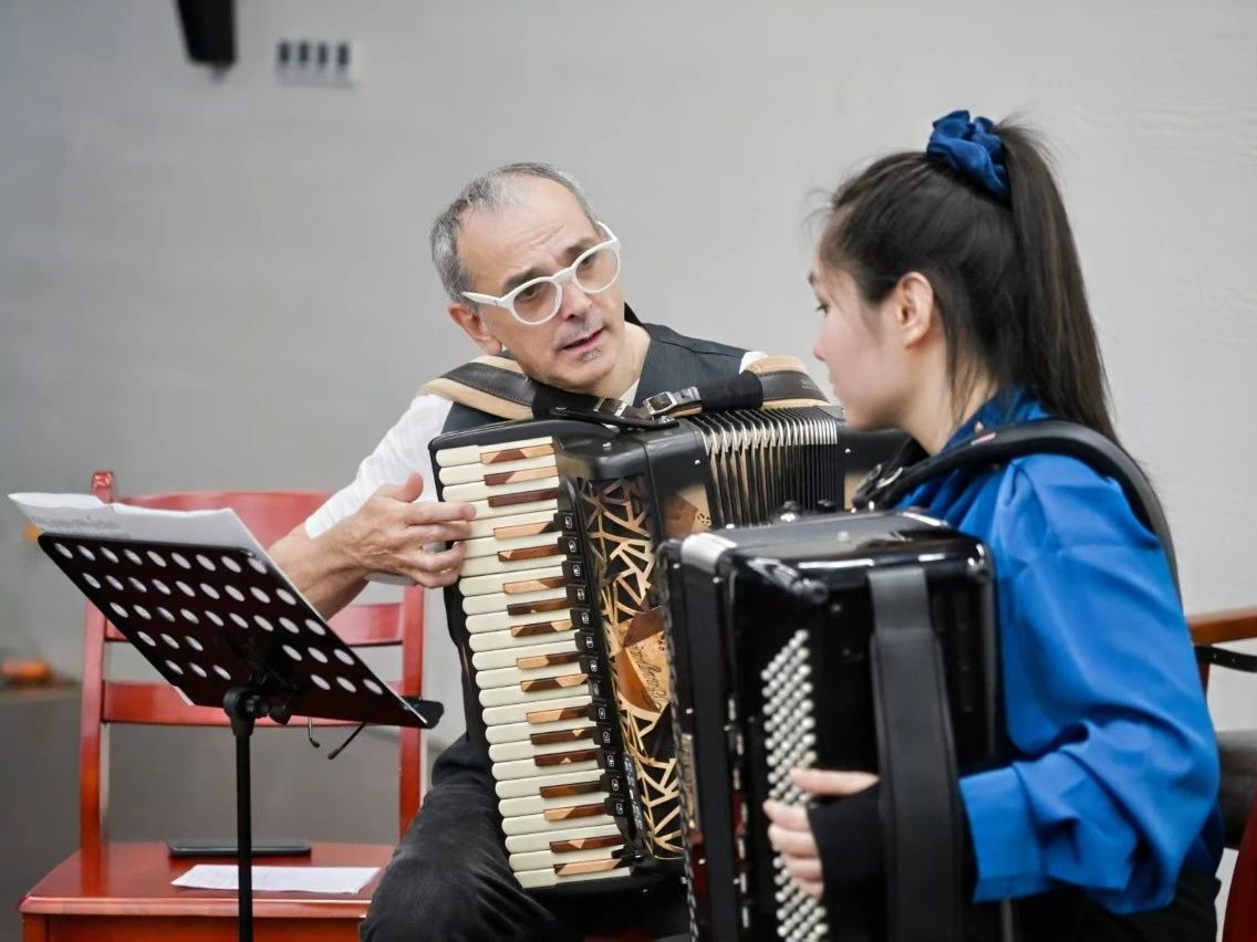 融聚四海琴心 綻放多元華彩——2025第六屆中國·天津國際手風琴藝術節暨第九屆“鸚鵡杯”全國手風琴展演在我校圓滿落幕