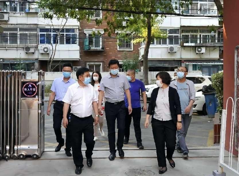 強(qiáng)化責(zé)任意識(shí)  筑牢安全防線——校領(lǐng)導(dǎo)帶隊(duì)深入一線檢查督導(dǎo)校園安全工作