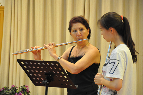 【2015天津五月音樂節(jié)】意大利長笛演奏家路易莎?賽洛在我院舉辦音樂會及大師班