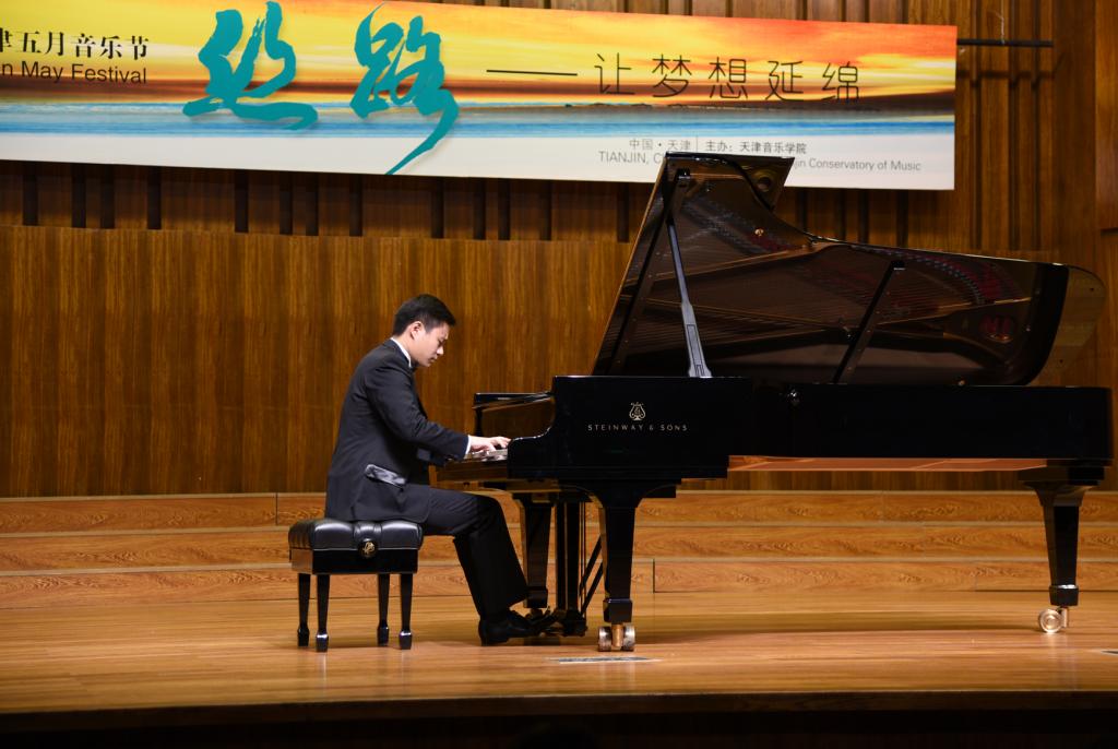 【2017五月音樂節(jié)】全施坦威學(xué)校授牌儀式暨青年鋼琴家胡一帆獨(dú)奏音樂會(huì)圓滿成功